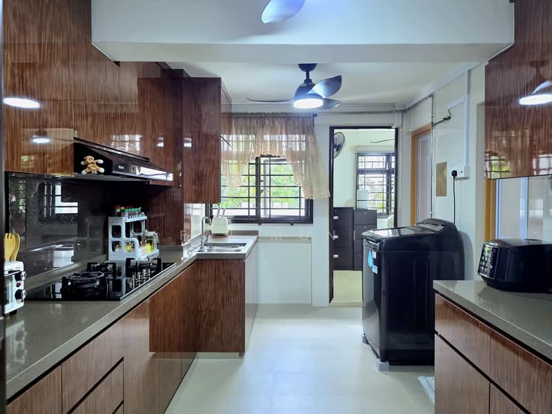 232 Lorong 8 Toa Payoh HDB Flat For Sale at S$ 388,000 | PropertyGuru Singapore