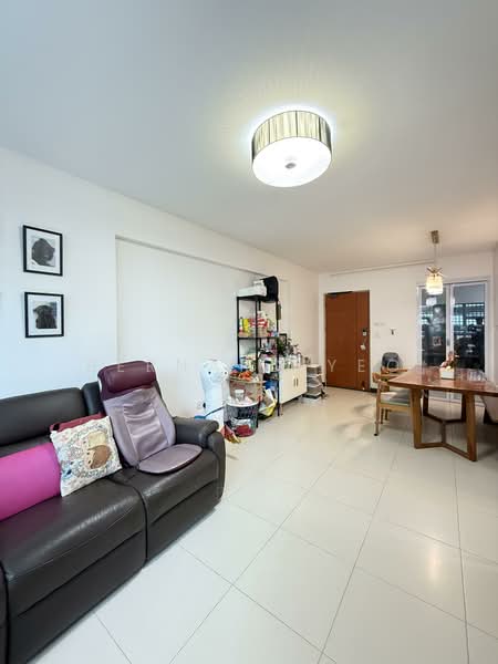 987A Buangkok Green HDB Flat For Sale at S$ 630,000 | PropertyGuru Singapore - Living Room
