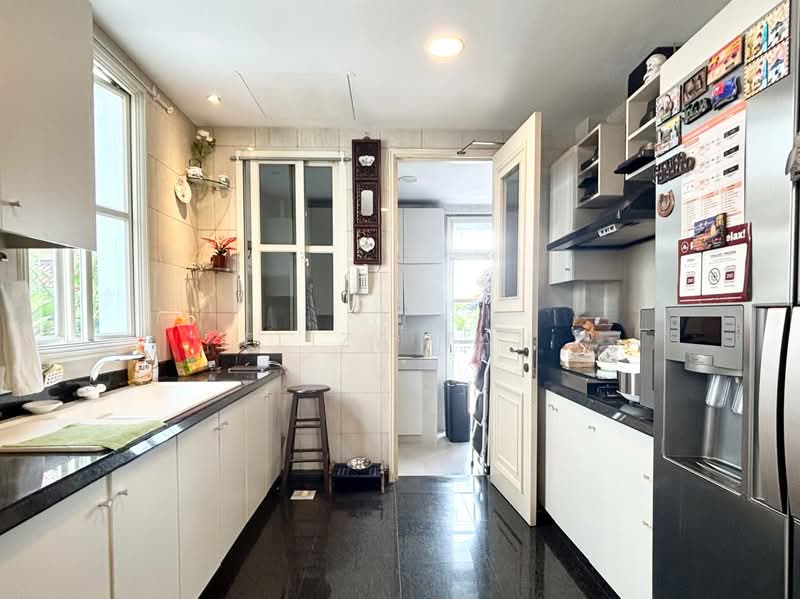 Holland Grove Detached House For Sale at S$ 4,800,000 | PropertyGuru Singapore - Kitchen