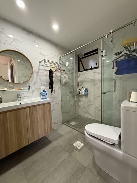 The Hacienda, 1 Hacienda Grove, 2 Bedrooms, 1,206 sqft, Condominium For Sale, by CHARLES WONG, 500058489 - Bathroom 1 - PropertyGuru.com.sg