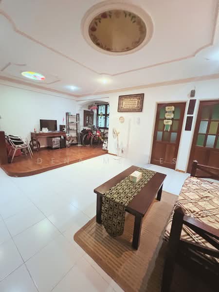 297C Choa Chu Kang Avenue 2 HDB Flat For Sale at S$ 500,000 | PropertyGuru Singapore - Living Room