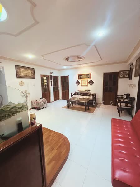 297C Choa Chu Kang Avenue 2 HDB Flat For Sale at S$ 500,000 | PropertyGuru Singapore - Living Room