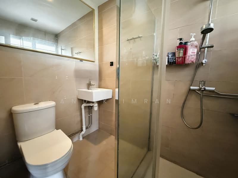 101 Pasir Ris Street 12 HDB Flat For Sale at S$ 900,000 | PropertyGuru Singapore - Bathroom