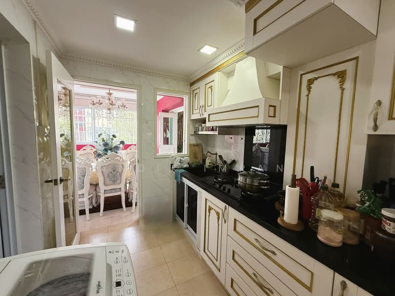 101 Pasir Ris Street 12 HDB Flat For Sale at S$ 900,000 | PropertyGuru Singapore - Kitchen