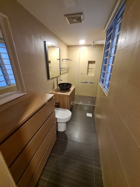 Crystal Court, 456 River Valley Road, 1 Bedroom, 1,200 sqft, Apartment For Rent, by PC Kat, 500058529 - Bathroom - PropertyGuru.com.sg