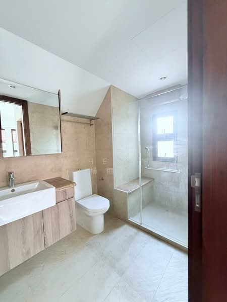 Eleven @ Holland, 11 Holland Link, 5 Bedrooms, 3,735 sqft, Cluster House For Rent, by Anthea Yeo 杨丽娇, 500058531 - Bathroom - PropertyGuru.com.sg
