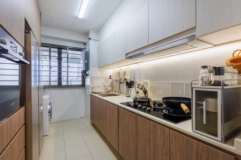 348D Yishun Avenue 11 HDB Flat For Sale at S$ 799,000 | PropertyGuru Singapore - Kitchen