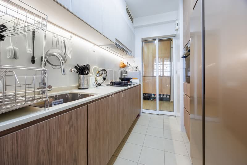 348D Yishun Avenue 11 HDB Flat For Sale at S$ 799,000 | PropertyGuru Singapore - Kitchen