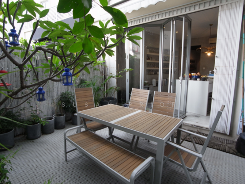 Elegant 3 Bed 4 Bath Everitt By The Park Conservation House For Sale at S$ 5,280,000 | PropertyGuru Singapore - Exterior