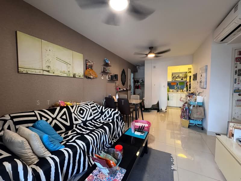 588B Ang Mo Kio Street 52 HDB Flat For Sale at S$ 1,150,000 | PropertyGuru Singapore - Living Room