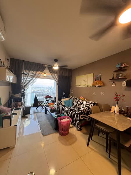 588B Ang Mo Kio Street 52 HDB Flat For Sale at S$ 1,150,000 | PropertyGuru Singapore - Living Room