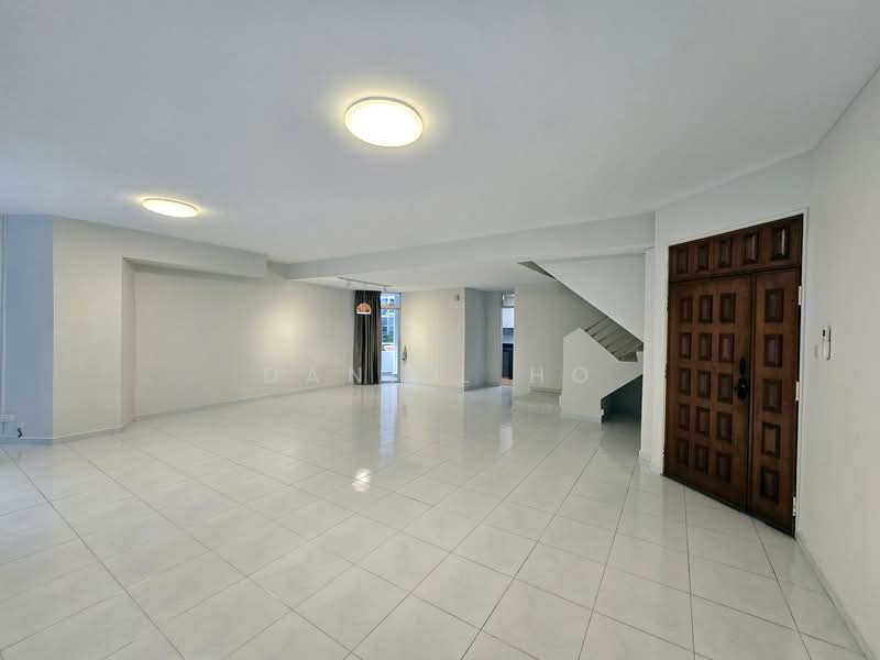 Elizabeth Heights, 57 Cairnhill Road, 4 Bedrooms, 2,600 sqft, Condominium For Rent, by Daniel Ho, 500058601 - Living Room - PropertyGuru.com.sg