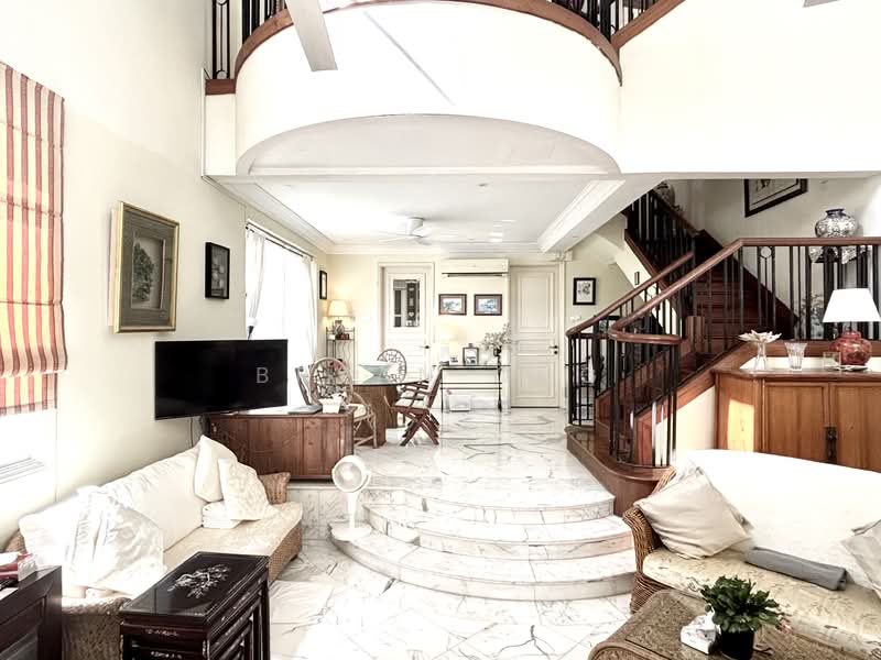 Huge Classic Well Maintained Semi D At Holland Area Semi-Detached House For Sale at S$ 4,550,000 | PropertyGuru Singapore