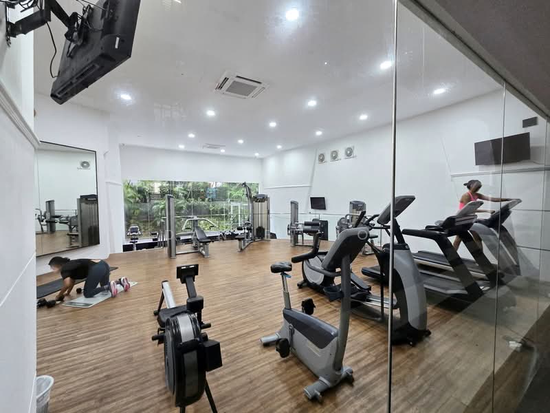 Elizabeth Heights, 57 Cairnhill Road, 4 Bedrooms, 2,600 sqft, Condominium For Rent, by Daniel Ho, 500058612 - Gym - PropertyGuru.com.sg
