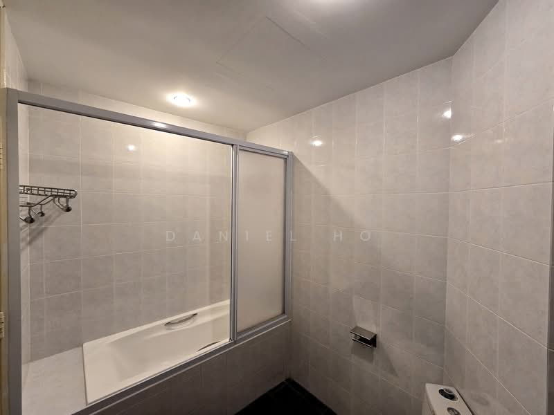 Elizabeth Heights, 57 Cairnhill Road, 4 Bedrooms, 2,600 sqft, Condominium For Rent, by Daniel Ho, 500058615 - Bathroom - PropertyGuru.com.sg