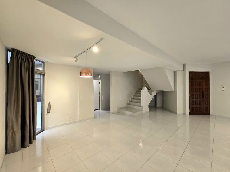 Elizabeth Heights, 57 Cairnhill Road, 4 Bedrooms, 2,600 sqft, Condominium For Rent, by Daniel Ho, 500058615 - Living Room - PropertyGuru.com.sg