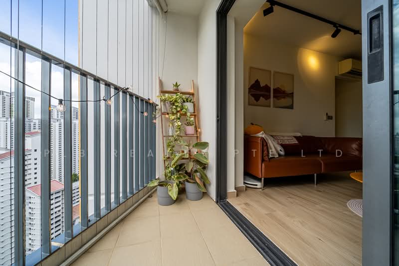 86 Dawson Road HDB Flat For Sale at S$ 1,250,000 | PropertyGuru Singapore - Balcony