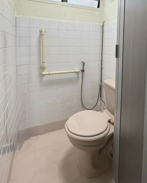 13 Holland Drive, 13 Holland Drive, Room Rental, 130 sqft, HDB Flat For Rent, by Jay Ting, 500058644 - Bathroom - PropertyGuru.com.sg