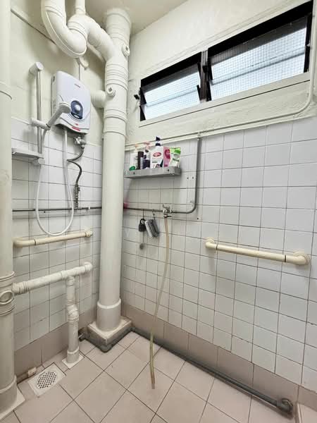 13 Holland Drive, 13 Holland Drive, Room Rental, 130 sqft, HDB Flat For Rent, by Jay Ting, 500058644 - Bathroom - PropertyGuru.com.sg