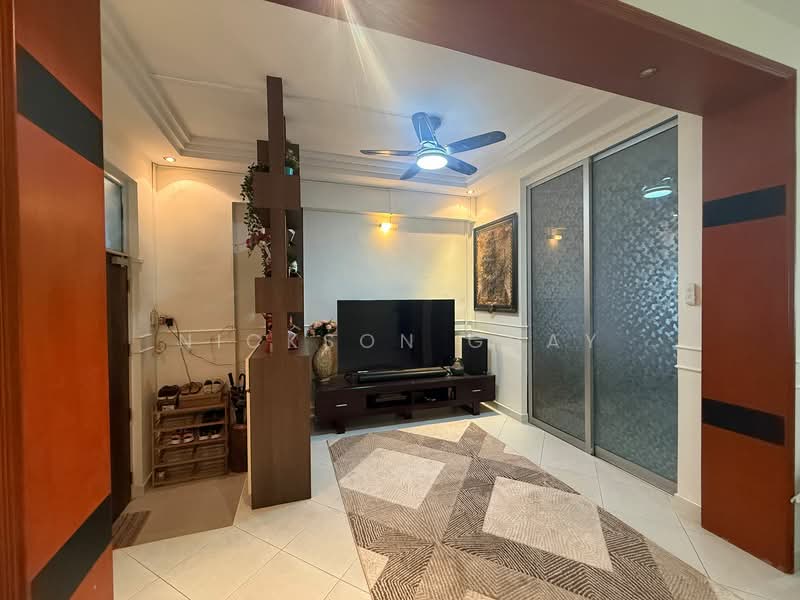 551 Pasir Ris Street 51 HDB Flat For Sale at S$ 720,000 | PropertyGuru Singapore - Living Room