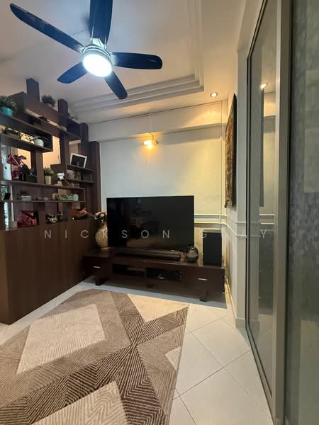 551 Pasir Ris Street 51 HDB Flat For Sale at S$ 720,000 | PropertyGuru Singapore - Living Room