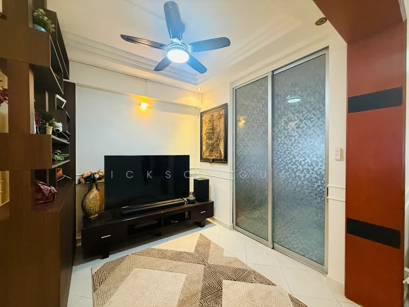 551 Pasir Ris Street 51 HDB Flat For Sale at S$ 720,000 | PropertyGuru Singapore - Living Room