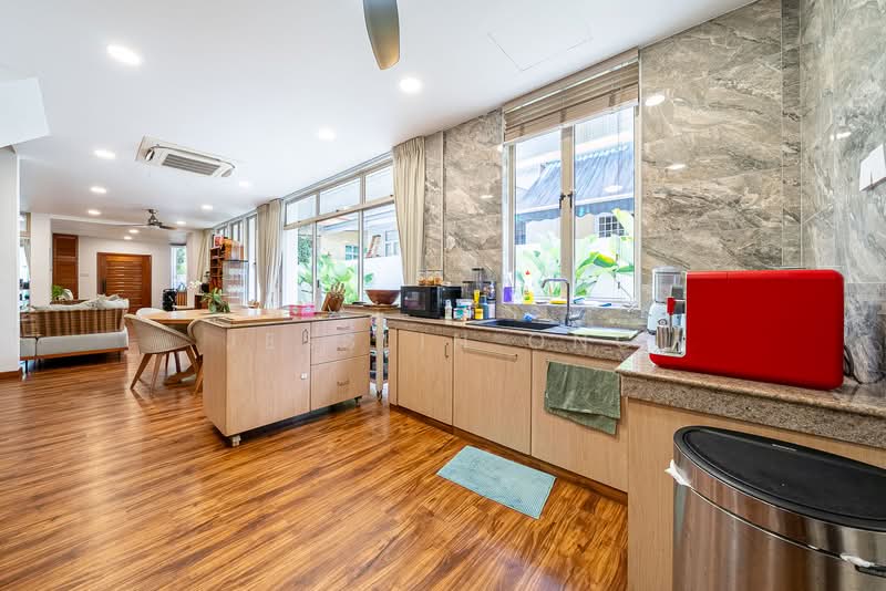 Dunbar Walk Semi-Detached House For Sale at S$ 8,280,000 | PropertyGuru Singapore - Kitchen