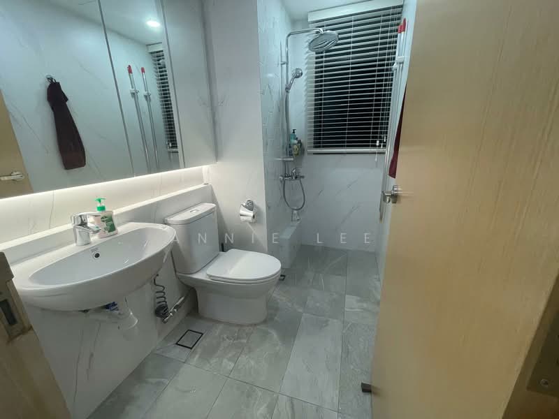 Twin Fountains, 19 Woodlands Avenue 6, 3 Bedrooms, 1,152 sqft, Executive Condominium For Rent, by Annie Lee, 500058666 - Bathroom - PropertyGuru.com.sg