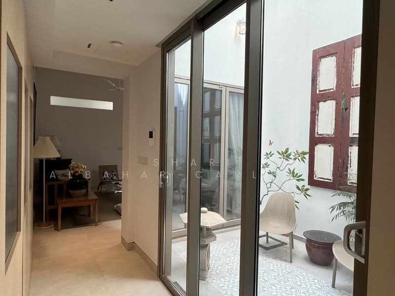 Niven Road Shophouse Ground Floor Only Newly Renovated, Niven Road, 2 Bedrooms, 1,000 sqft, Shophouse For Rent, by Shari Albahar-Carlesater, 500058667 - PropertyGuru.com.sg