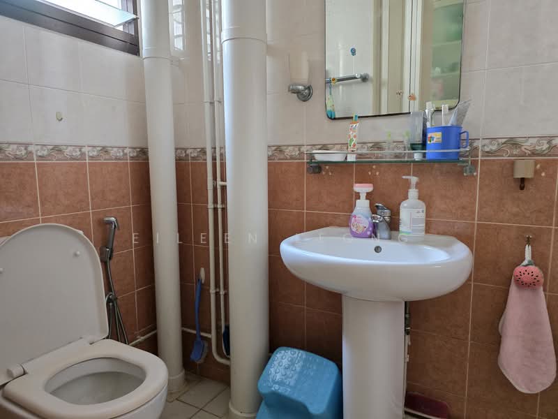 322B Anchorvale Drive, , 3 Bedrooms, 1,184 sqft, HDB Flat For Sale, by Eileen Leong, 500058672 - Common Toilet - PropertyGuru.com.sg