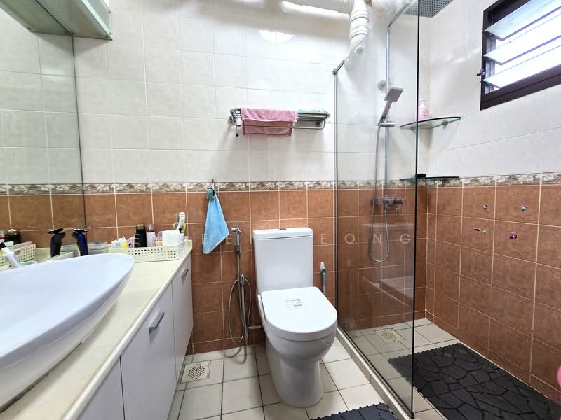 322B Anchorvale Drive, , 3 Bedrooms, 1,184 sqft, HDB Flat For Sale, by Eileen Leong, 500058672 - Master Bathroom - PropertyGuru.com.sg