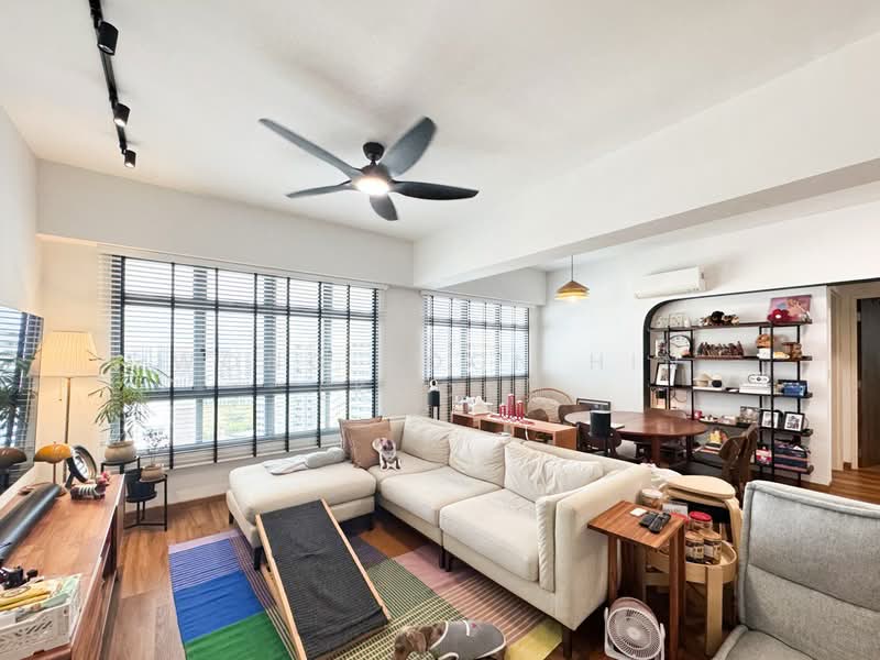 618B Tampines Street 61 HDB Flat For Sale at S$ 850,000 | PropertyGuru Singapore - Living Room