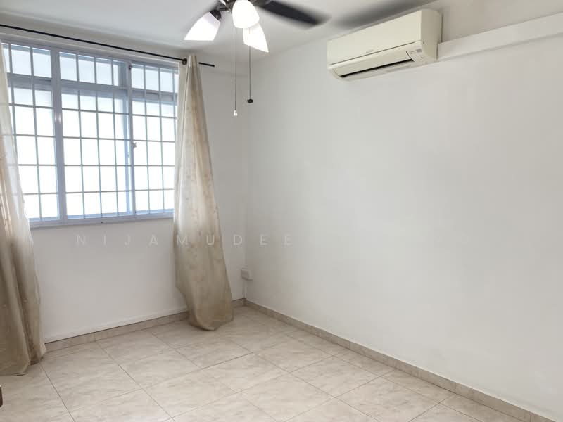 283 Bukit Batok East Avenue 3 HDB Flat For Sale at S$ 399,999 | PropertyGuru Singapore - Bedroom