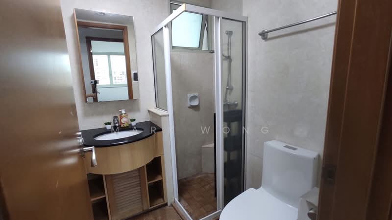 Queens, 10 Stirling Road, Room Rental, 150 sqft, Condominium For Rent, by Mark Wong, 500058697 - Bathroom - PropertyGuru.com.sg