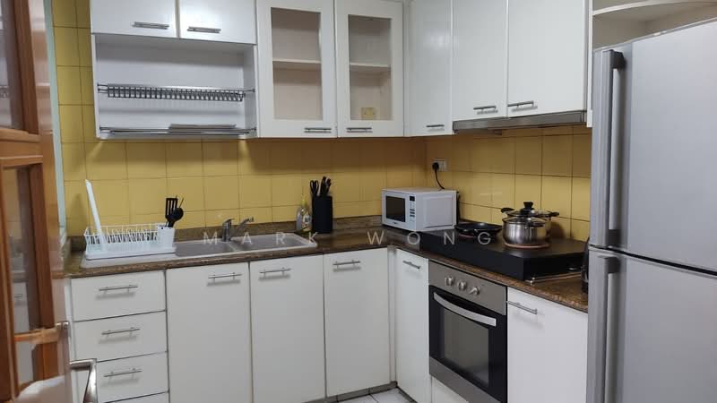 Queens, 10 Stirling Road, Room Rental, 150 sqft, Condominium For Rent, by Mark Wong, 500058697 - Kitchen - PropertyGuru.com.sg