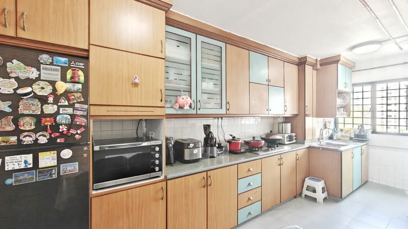 320 Yishun Central HDB Flat For Sale at S$ 569,999 | PropertyGuru Singapore - Kitchen