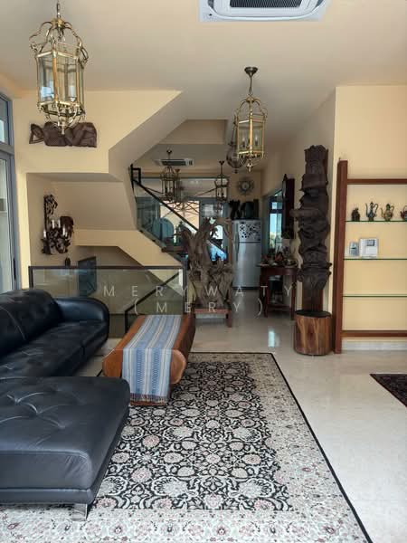 Montclair @ Whitley Cluster House For Sale at S$ 4,300,000 | PropertyGuru Singapore - Living Room