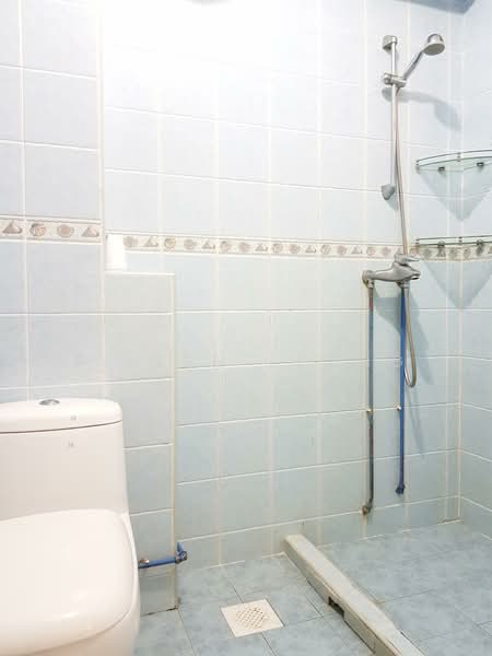 243 Bishan Street 22 HDB Flat For Sale at S$ 850,000 | PropertyGuru Singapore - Bathroom