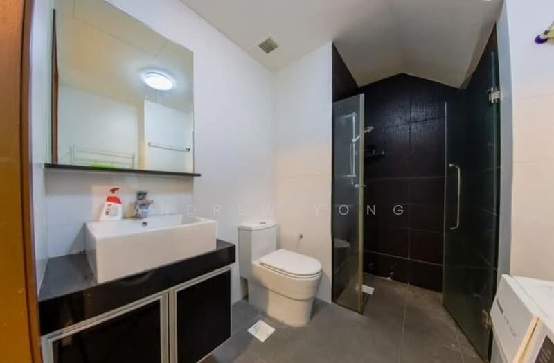 Suites @ Guillemard Apartment For Sale at S$ 1,280,000 | PropertyGuru Singapore - Bathroom