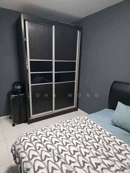 936 Jurong West Street 91 HDB Flat For Sale at S$ 428,000 | PropertyGuru Singapore - Master Bedroom