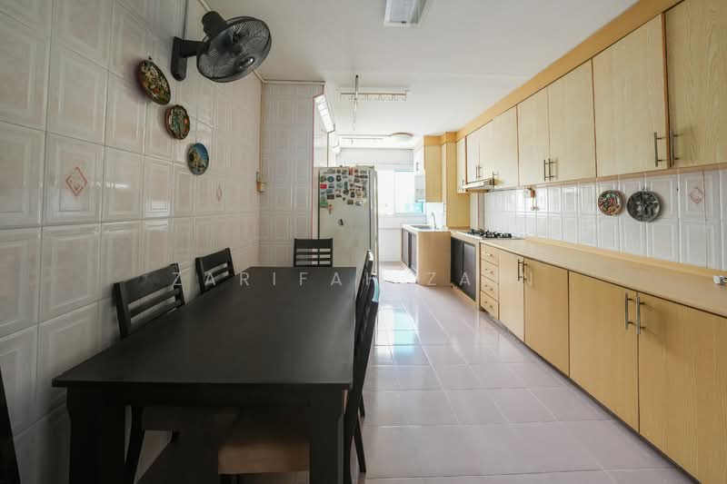 424 Tampines Street 41 HDB Flat For Sale at S$ 485,000 | PropertyGuru Singapore - Kitchen