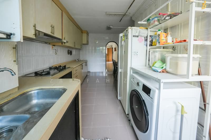 424 Tampines Street 41 HDB Flat For Sale at S$ 485,000 | PropertyGuru Singapore - Kitchen
