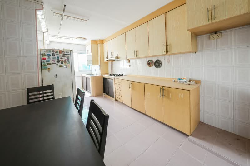 424 Tampines Street 41 HDB Flat For Sale at S$ 485,000 | PropertyGuru Singapore - Kitchen