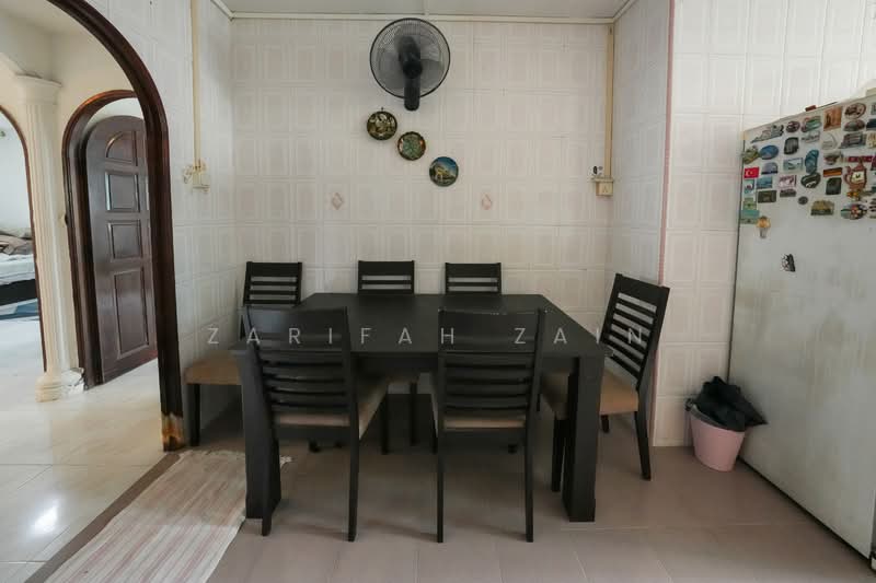 424 Tampines Street 41 HDB Flat For Sale at S$ 485,000 | PropertyGuru Singapore - Dining Room