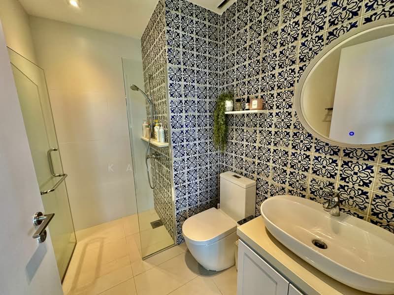 Ripple Bay Condominium For Sale at S$ 3,680,000 | PropertyGuru Singapore - Bathroom