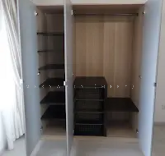 International Plaza Apartment For Sale at S$ 1,480,000 | PropertyGuru Singapore