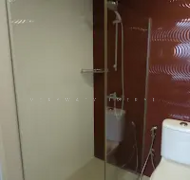 International Plaza Apartment For Sale at S$ 1,480,000 | PropertyGuru Singapore - Bathroom