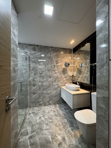 The Santorini Condominium For Sale at S$ 762,000 | PropertyGuru Singapore - Bathroom