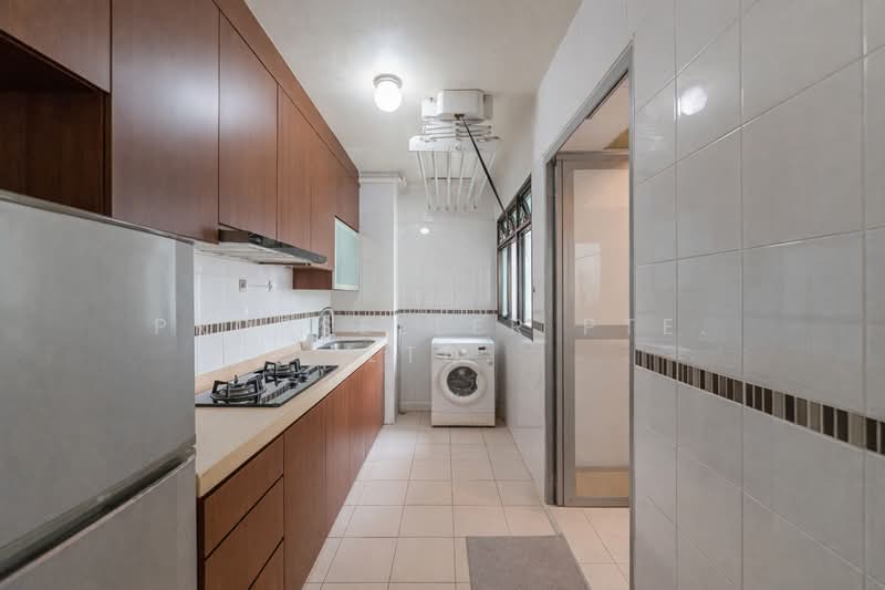 371 Jurong East Street 32 HDB Flat For Sale at S$ 320,000 | PropertyGuru Singapore - Kitchen