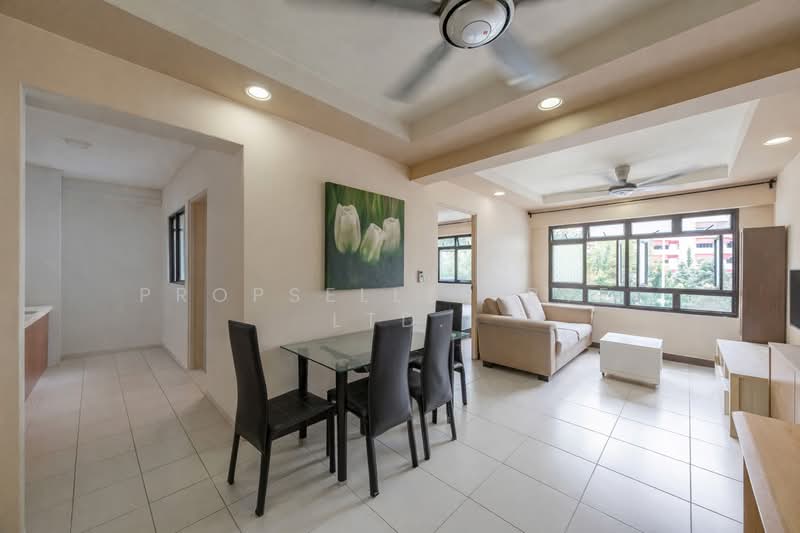 371 Jurong East Street 32 HDB Flat For Sale at S$ 320,000 | PropertyGuru Singapore - Living Room